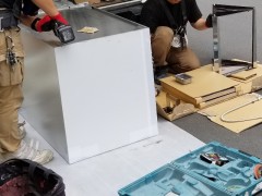 フード穴開け作業