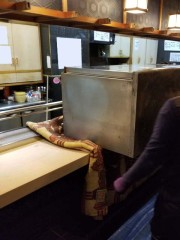 カウンター越え作業