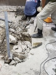 解体作業(斫り)-1