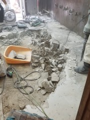 解体作業(斫り)-2