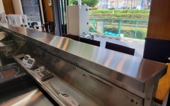 手元隠し兼配膳カウンター